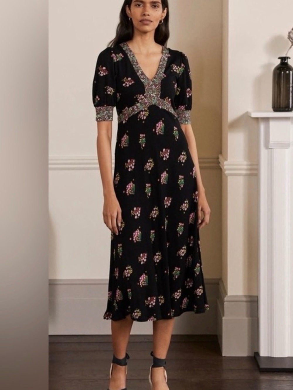 Boden Short Puff Sleeve Eva Jersey Midi A-line in Black w Floral Trim Size 12R - Picture 3 of 6